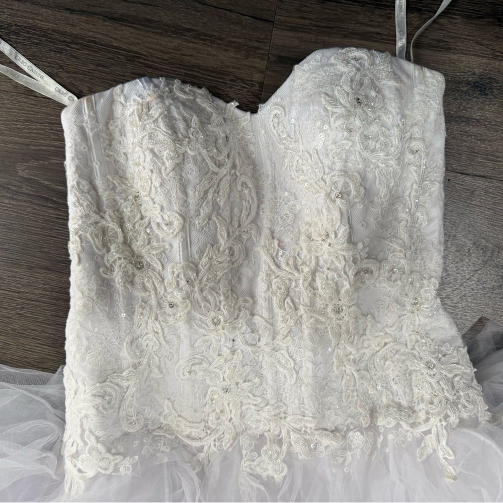 Oleg Cassini white strapless ruffled wedding dress with Spanish veil - Picture 6 of 10